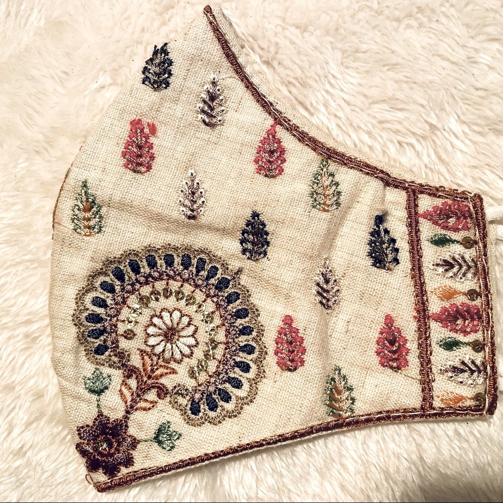 Hand embroidered pure linen face mask - Cream